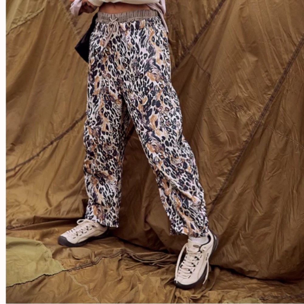 Free People Game Day Printed Pants in Faded Leopard Combo sz medium